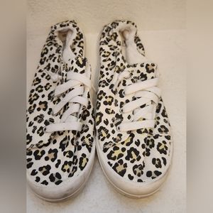 Time and Tru Women’s Scrunch Back Sneakers Size 10 NWOT